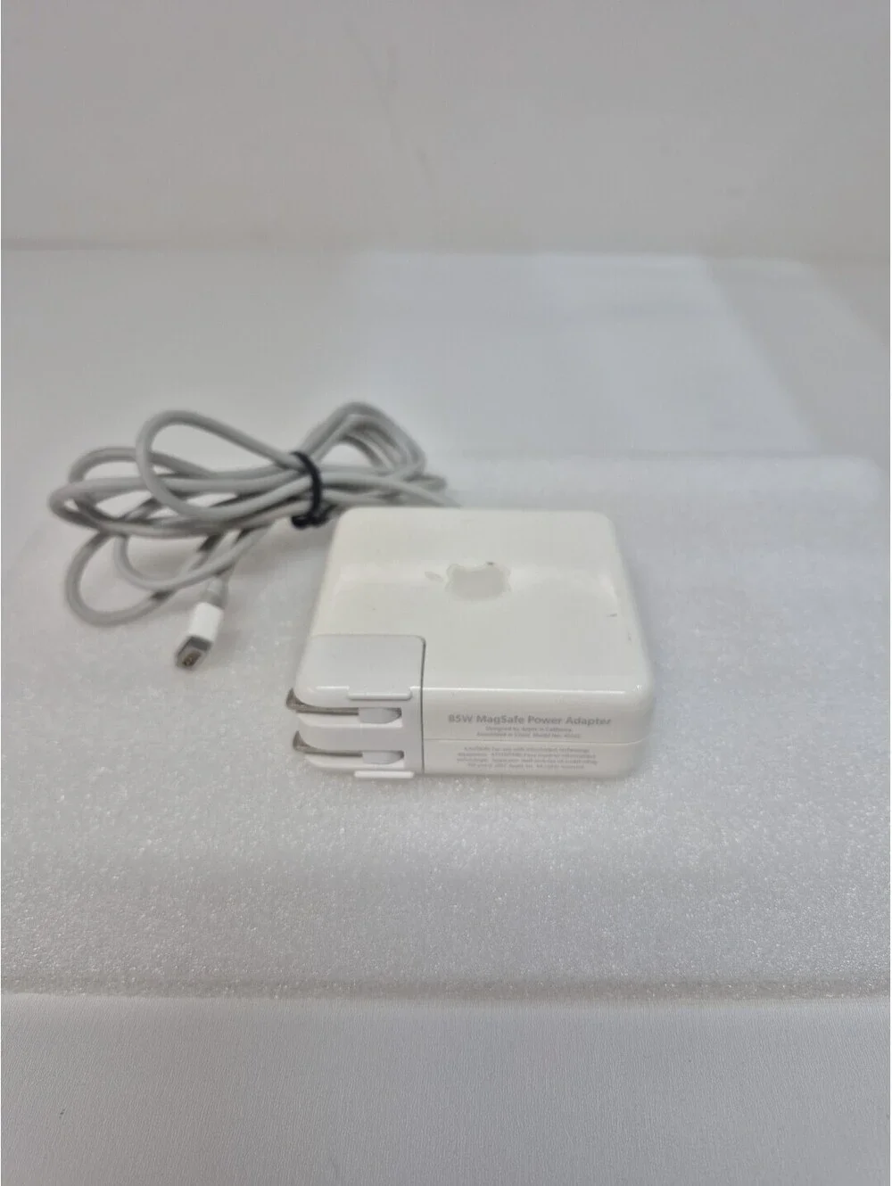Apple 85W MagSafe Charger Power Adapter for 15- and 17-inch MacBook Pro (A1222)